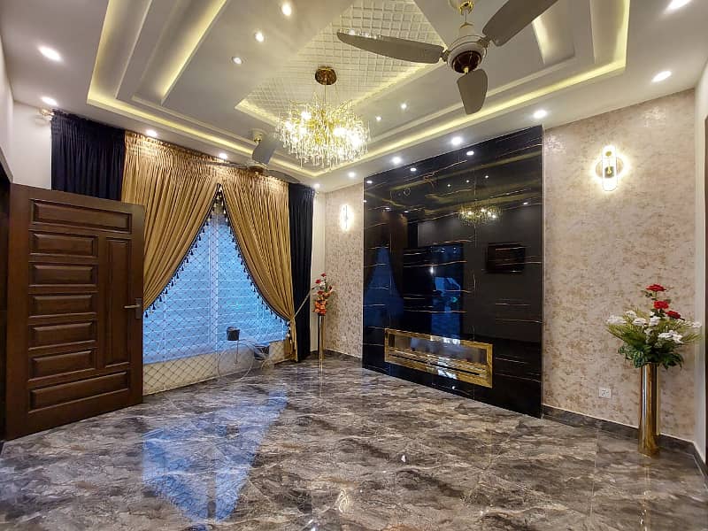 10 Marla Luxury House For Sale In Sector C, Bahria Town, Lahore 40
