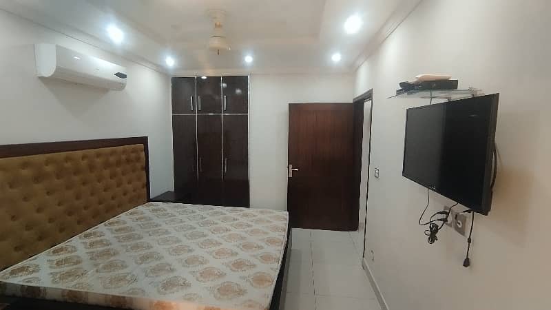 2 BED FULLY LUXURY AND FULLY FURNISH IDEAL LOCATION EXCELLENT FLAT FOR RENT IN BAHRIA TOWN LAHORE 6