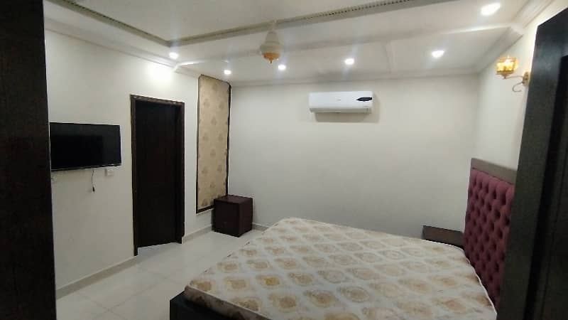 2 BED FULLY LUXURY AND FULLY FURNISH IDEAL LOCATION EXCELLENT FLAT FOR RENT IN BAHRIA TOWN LAHORE 8