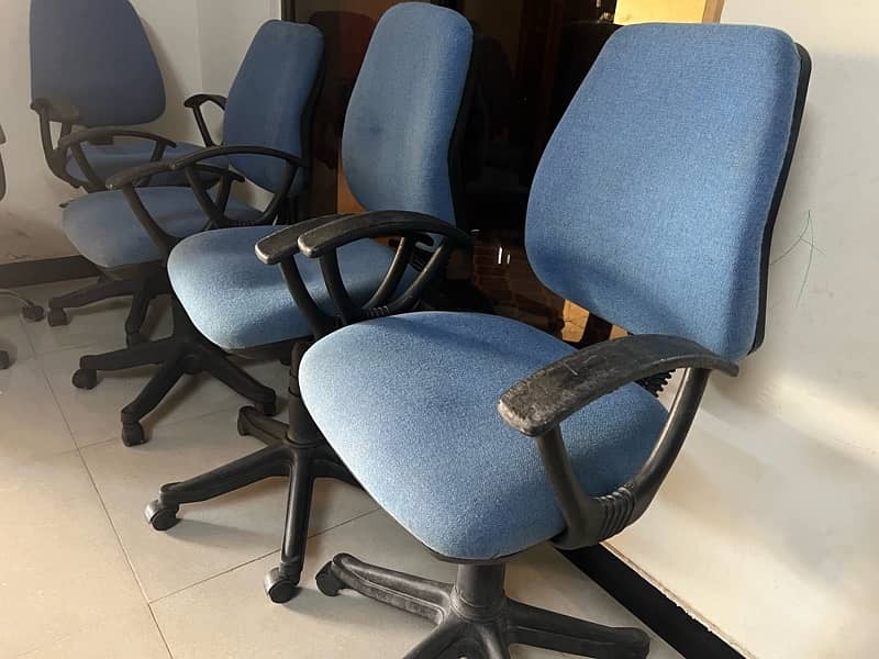 5 chairs. Guzara Condition .  No work Required. Wahsed. 2