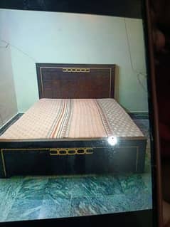 king size bed with metress and without side tables 0