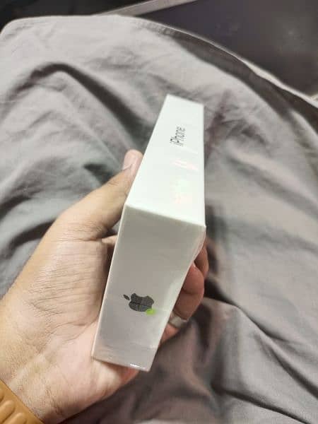 iPhone 11 jv box pack and without box white colour 2