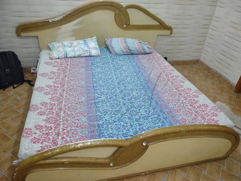 King size bed without mattress 2