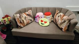 Sofa set with 4 cushions