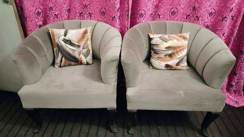 Sofa set with 4 cushions 1