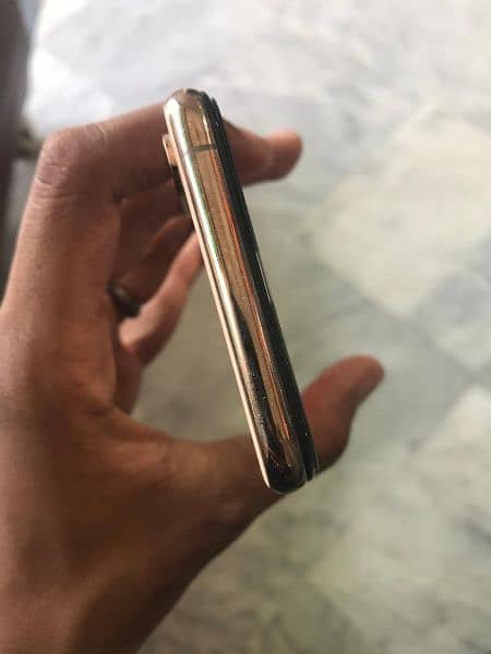 I phone XS 
Non PTA Factory Unlock 4