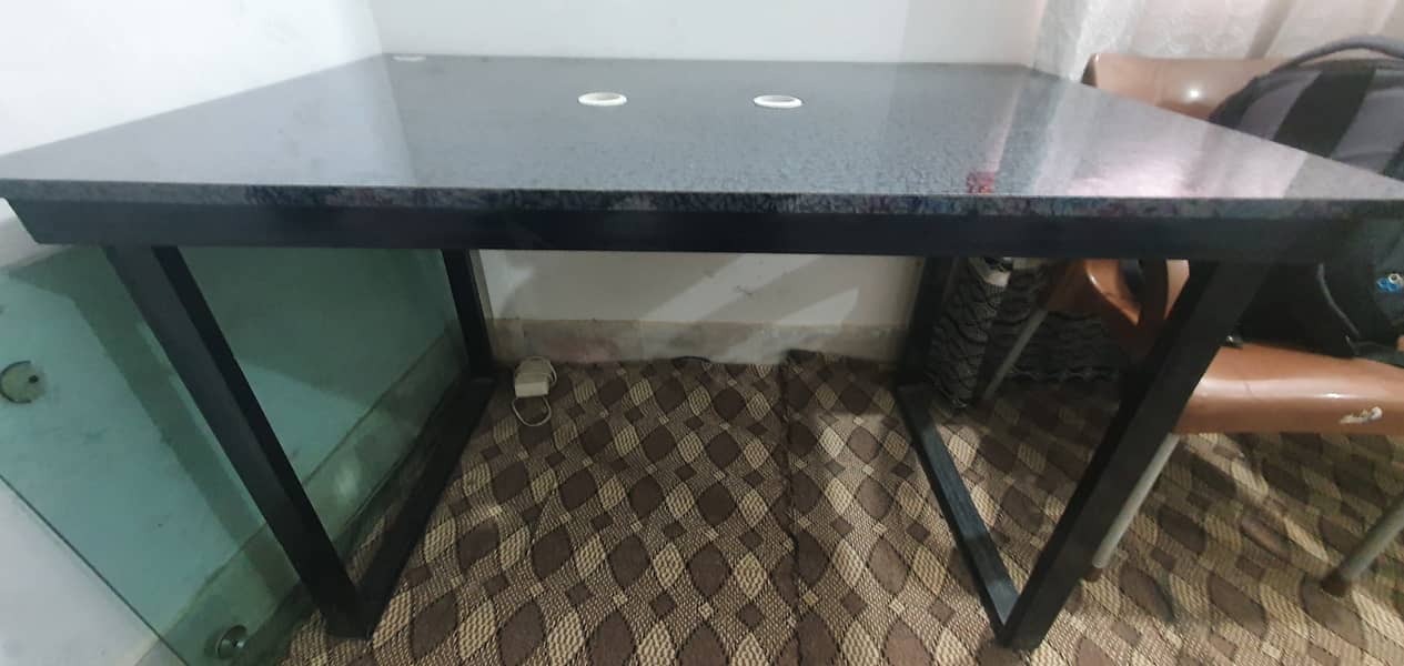 Computer table / table 1