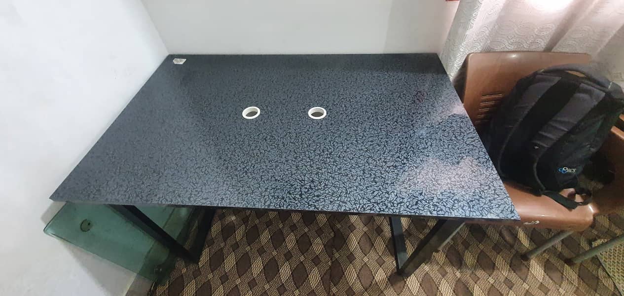 Computer table / table 2