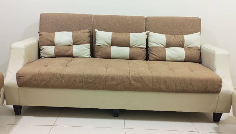 Beige and off-white Sofa set 0