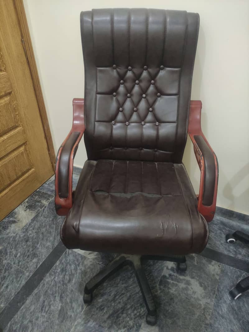Executive chair / Office chair for sale in Lahore 0