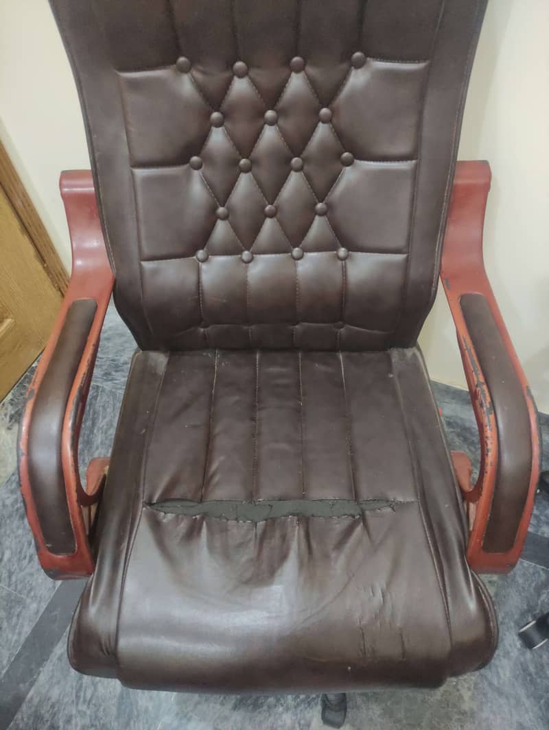 Executive chair / Office chair for sale in Lahore 1