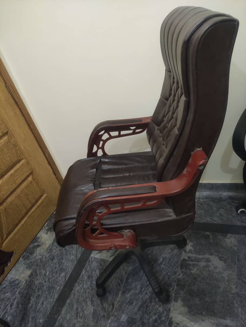 Executive chair / Office chair for sale in Lahore 2