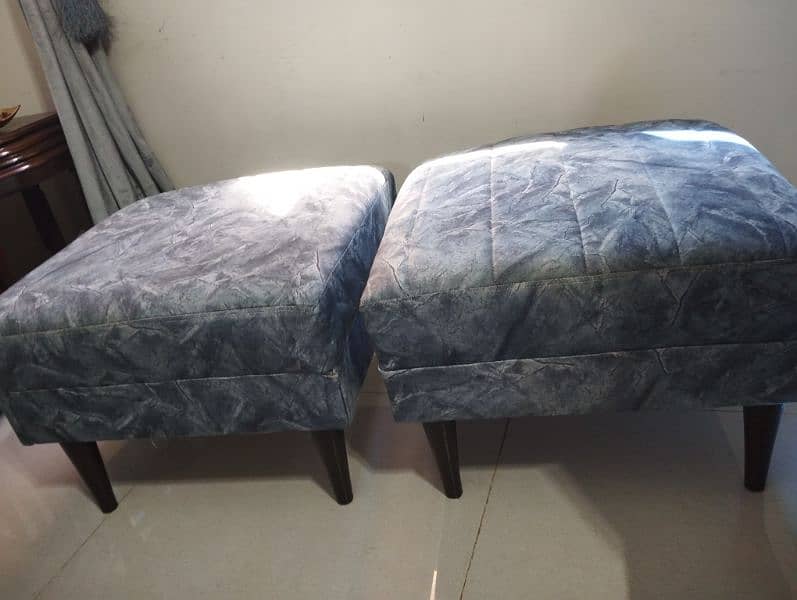 1 SEATER 2 PCS PUFFIES IN NEW CONDITION WITH COMFORT AND DURABLE FOAM 0