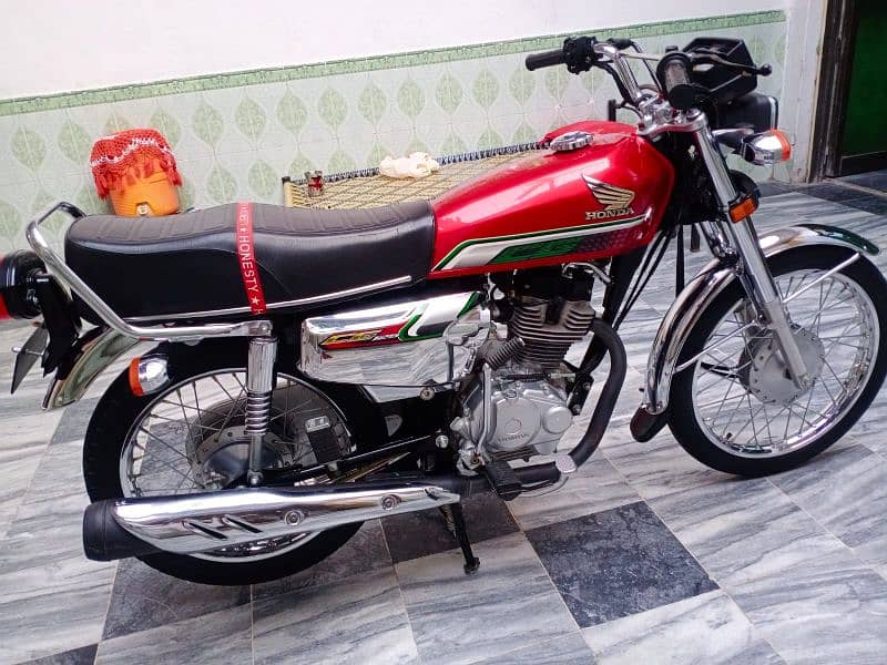 Honda 125cc 23modal (special edition SALF START) Islamabad register 0
