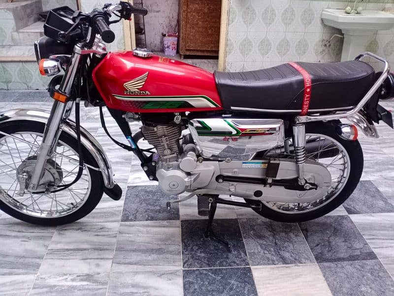 Honda 125cc 23modal (special edition SALF START) Islamabad register 1