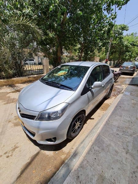 Toyota Vitz 2013/17 first owner car 6