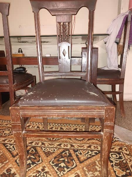 Used dinning table (6 chairs) in Rs: 15,000 2