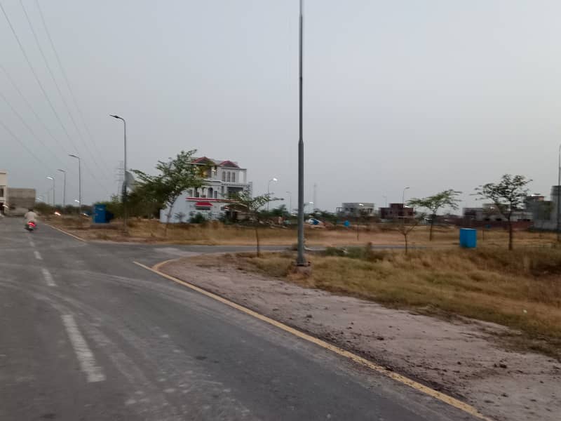 1 Kanal Plots Available For Sale In Lahore Motorway city Q And T block OZONE MARKETING 10