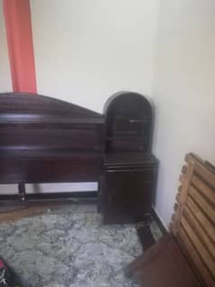 bed bilkul OK neat and clean totly wooden ha 0