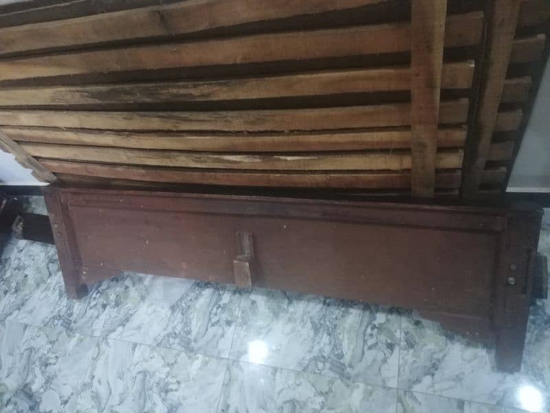 bed bilkul OK neat and clean totly wooden ha 1