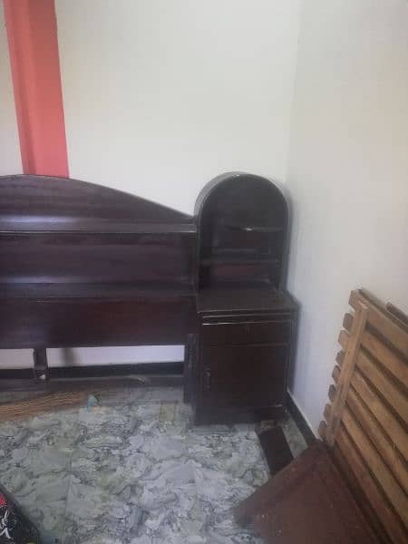 bed bilkul OK neat and clean totly wooden ha 2