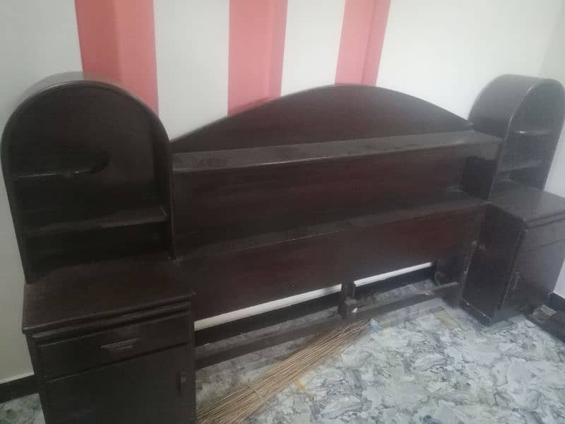 bed bilkul OK neat and clean totly wooden ha 3