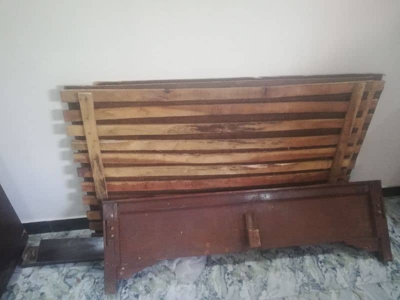 bed bilkul OK neat and clean totly wooden ha 4