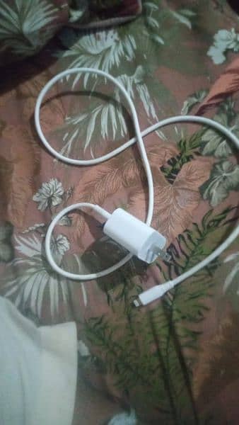 I phone ka charge 2