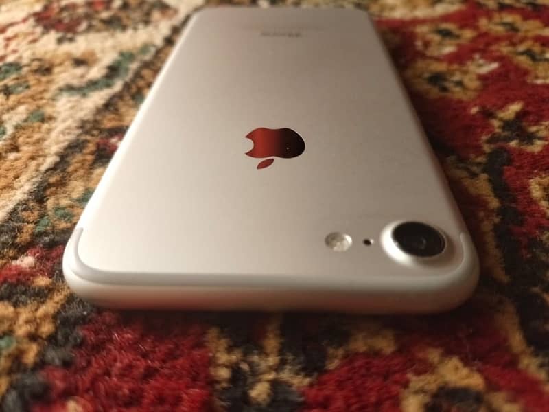 IPHONE 7 128GB PTA APPROVED URGENT SELL 3
