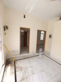 Allama Iqbal Town Gosia colony upper portion for rent