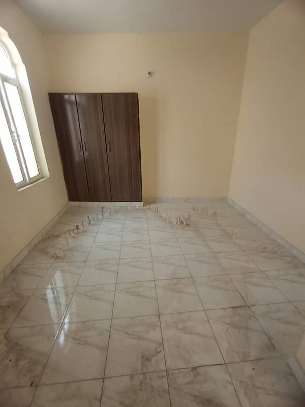 Allama Iqbal Town Gosia colony upper portion for rent 3