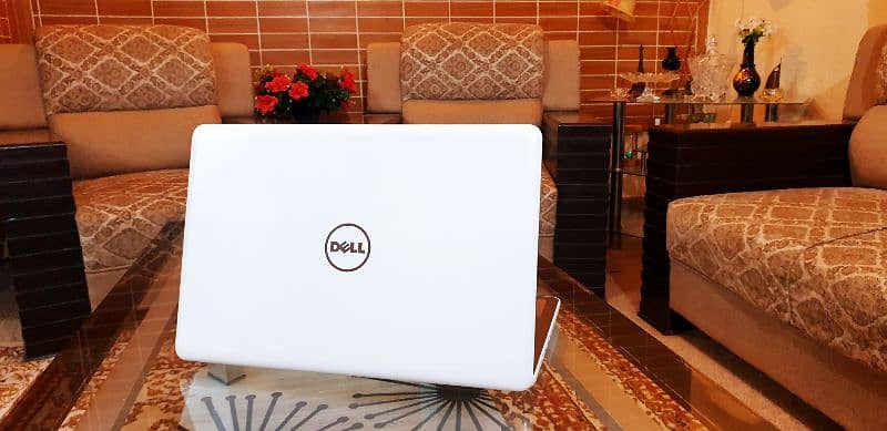 Laptop DELL i5, 7th Gen | GPU | DDR4 | Slim, Stylish 12