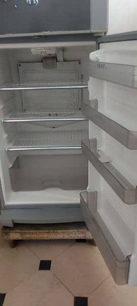 Dawlance Refrigerator 2 Doors Like New 4