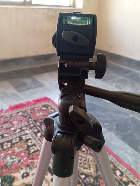 mobile stand hai video ya pictures bana ka leya bhot achii cheez hai 0