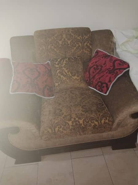 7 seater sofa set in almost new condition. . . hardly used for few months 0