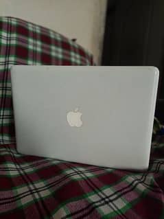 Apple MacBook 2010 laptop, 6gb ram good condition