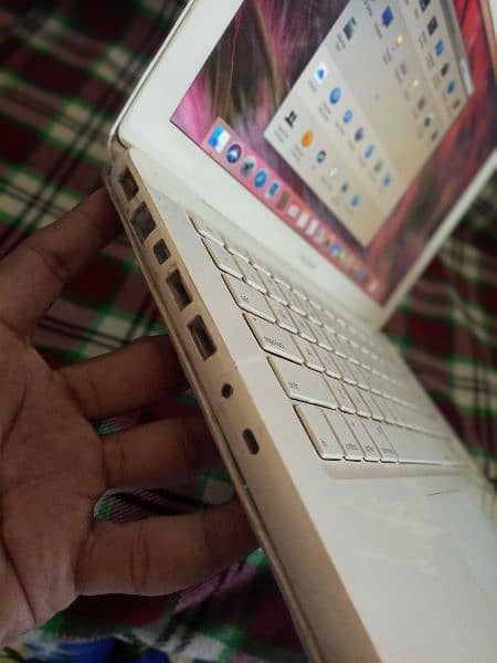 Apple MacBook 2010 laptop, 6gb ram good condition 4