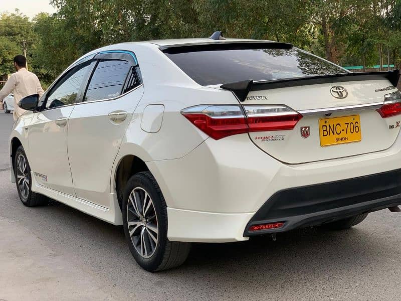 Toyota Corolla GLI 2018 Automatic 2