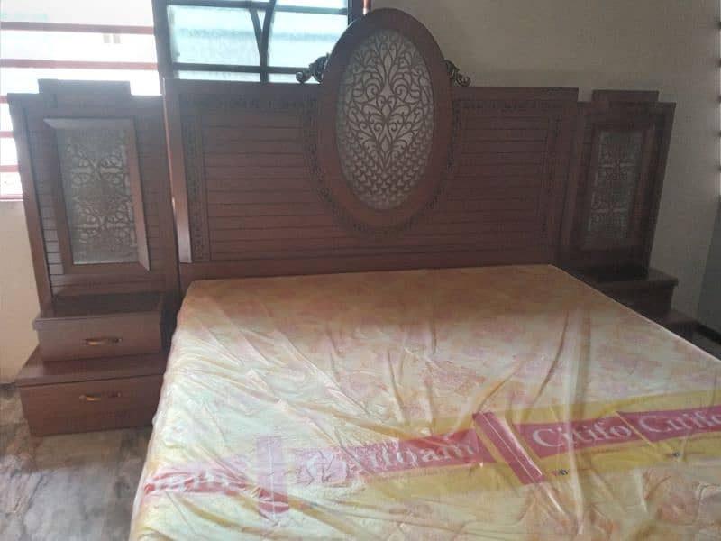 complete wooden bedset 1