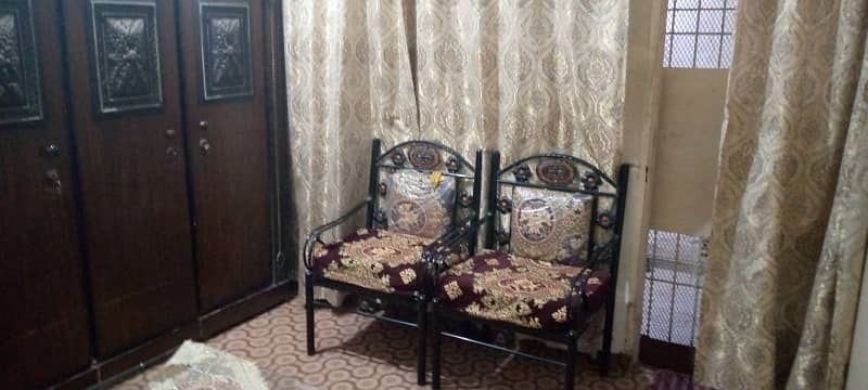 Flat In Gulistan-E-Jauhar - Block 18 Sized 350 Square Feet Is Available 3