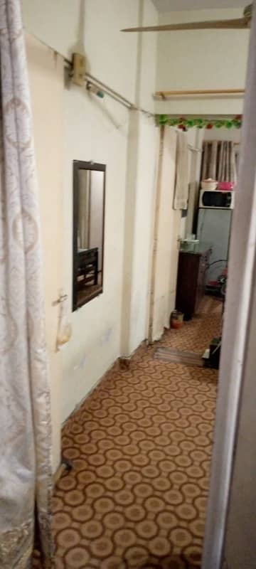 Flat In Gulistan-E-Jauhar - Block 18 Sized 350 Square Feet Is Available 4