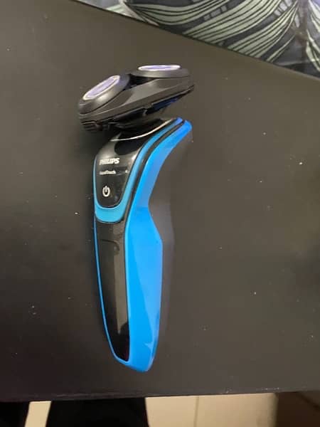 Philips Aquatouch Shaver Trimmer 12