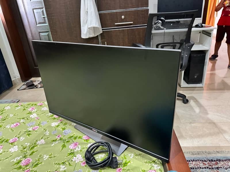 Dell 27 inch 2K Monitor U2715HC 0