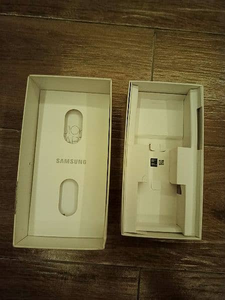 Samsung A50 box available 1