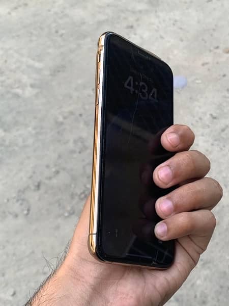iPhone XS 256gb Gold Factory Unlock non-PTA 2