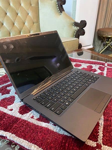 Dell 7390 i7 8th generation 4 gb ram 128 SSD 4