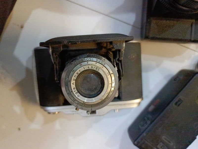Vintage Cameras available for sale at throwaway price 5