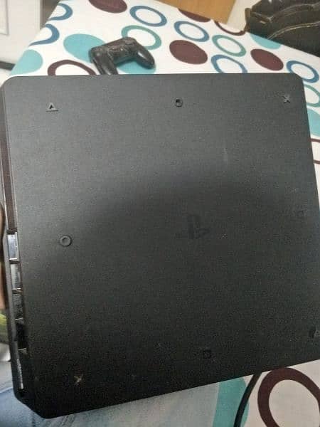 PS 4 Slim 3