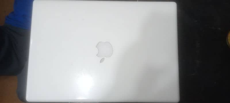 Apple laptop 2