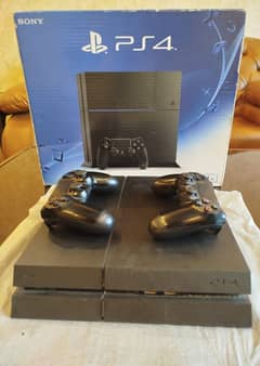 Play station PS4 with dual controller